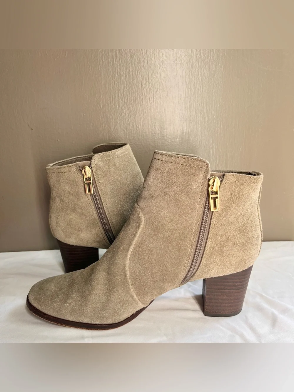 TORY BURCH | PORCINI SUEDE SABE ANKLE BOOTIES IN GRAY SIZE 9 LEATHER ROUND TOE